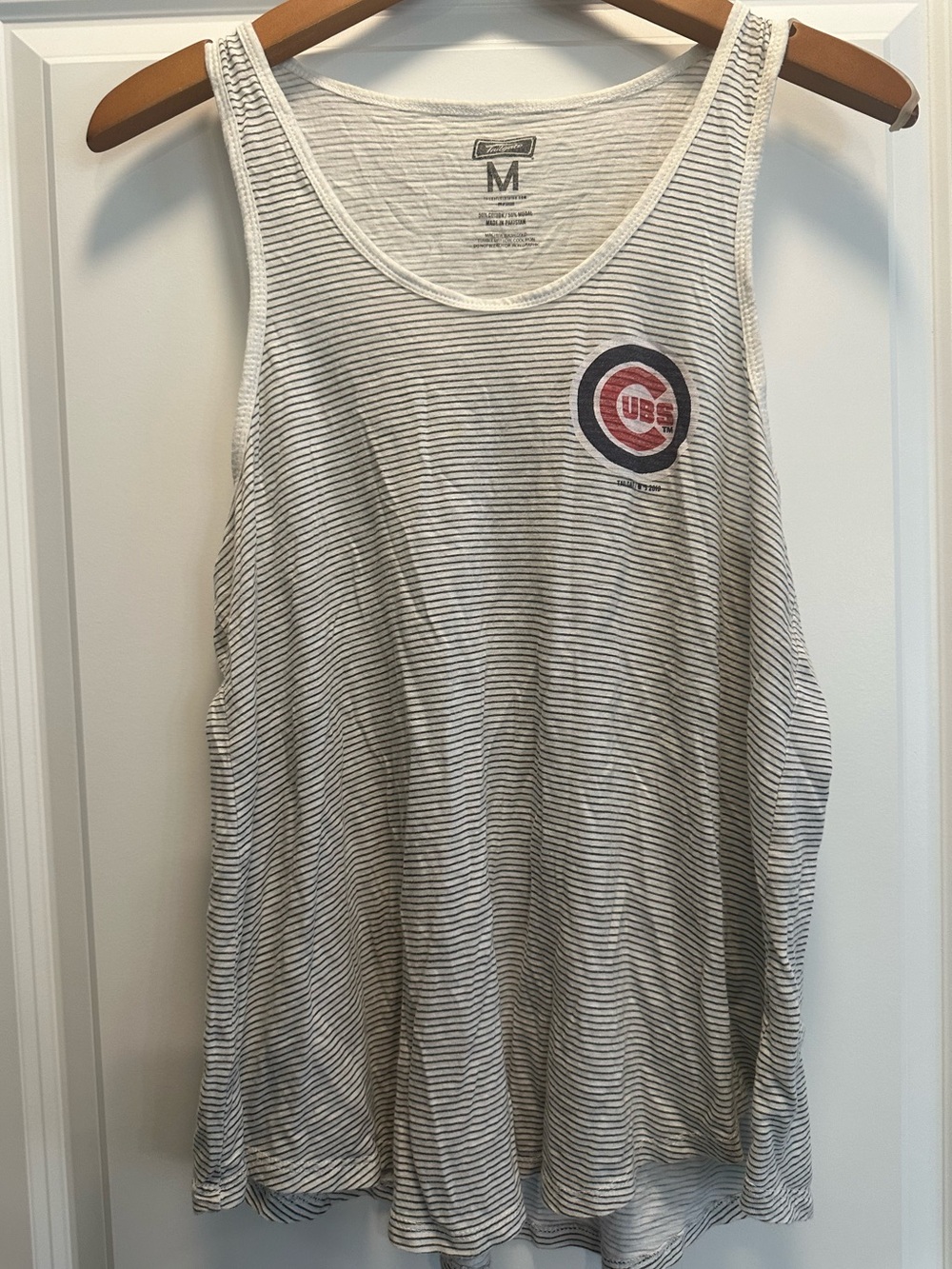 American Eagle x Tailgate Women’s Chicago Cubs Pin Striped Tank Top.  Medium